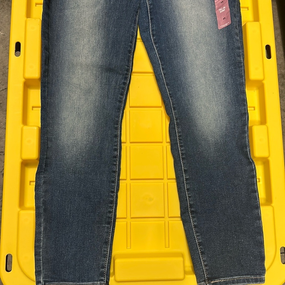 Levi Strauss Signature Gold Women Totally Shaping Pull-on Skinny Jeans 6S Short - Picture 5 of 7